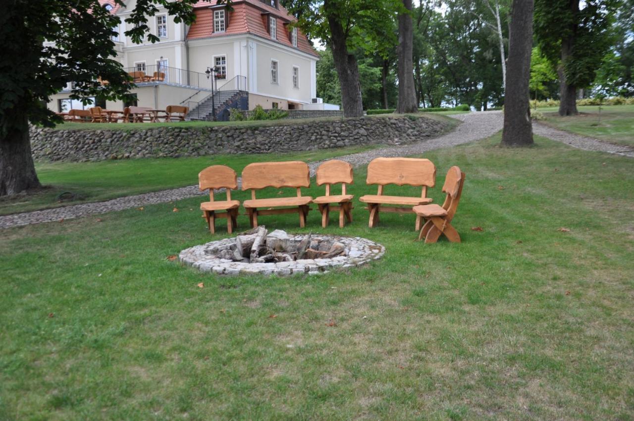 Rezydencja Marii Rybieniec Hotel Kiszkowo Luaran gambar